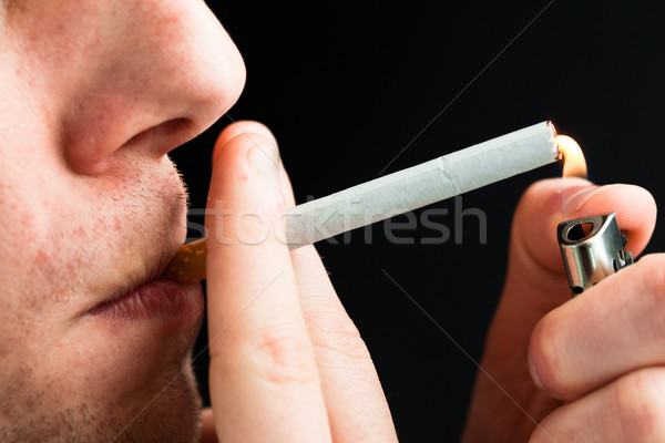 Homme fumer homme noir noir feu fumée [[stock_photo]] © wavebreak_media