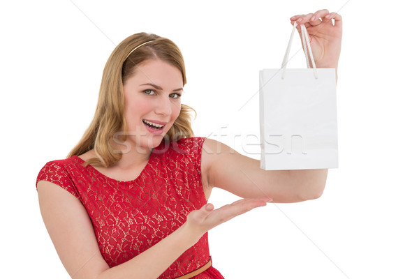 Mujer sonriente bolsa de la compra blanco rojo femenino Foto stock © wavebreak_media