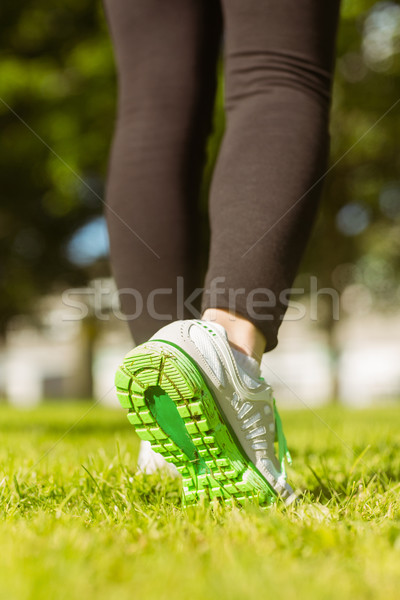 Foto stock: Mulher · esportes · sapatos · corrida · parque · baixo