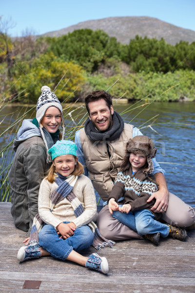 Szczęśliwy przypadkowy rodziny jezioro wiosną Zdjęcia stock © wavebreak_media