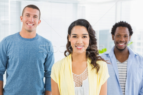 Foto stock: Retrato · sorridente · colegas · olhando · câmera · escritório