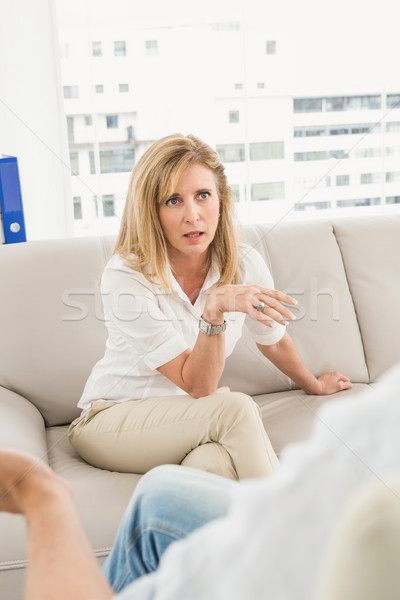Boldogtalan nő ül kanapé beszél terapeuta Stock fotó © wavebreak_media