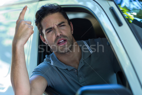Portré ingerült fiatalember mutat ül autó Stock fotó © wavebreak_media