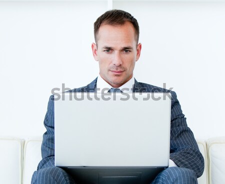 Concentrado empresário usando laptop sessão sofá escritório Foto stock © wavebreak_media