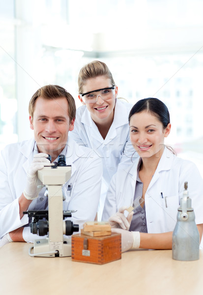 Diákok tudomány dolgozik laboratórium vonzó mosoly Stock fotó © wavebreak_media