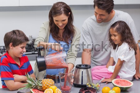 [[stock_photo]]: Petite · fille · célébrer · anniversaire · parents · maison · femme