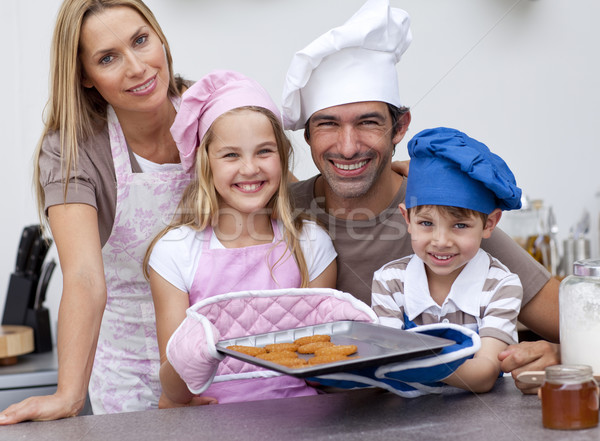 Familie Cookies Küche lächelnd Frau Stock foto © wavebreak_media