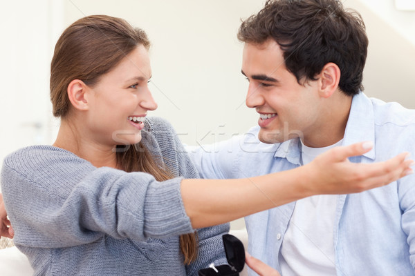 Stockfoto: Onlangs · verloofd · paar · woonkamer · glimlach · bruiloft