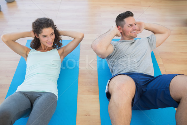 Foto stock: Pareja · sentarse · gimnasio · sonriendo · salud · ejercicio