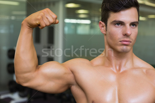 Primer plano muscular hombre músculos gimnasio sexy Foto stock © wavebreak_media