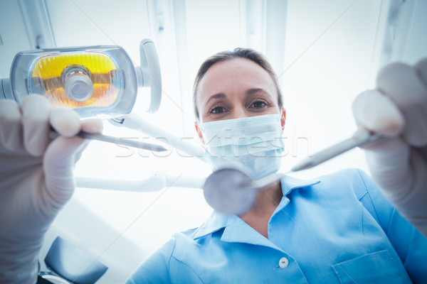 Foto d'archivio: Femminile · dentista · mascherina · chirurgica · dental · strumenti