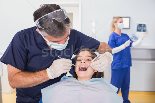 Fogorvos megvizsgál fiatal beteg fogászati klinika Stock fotó © wavebreak_media