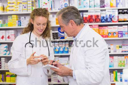 Сток-фото: фармацевт · пациент · кровяное · давление · аптека · медицинской
