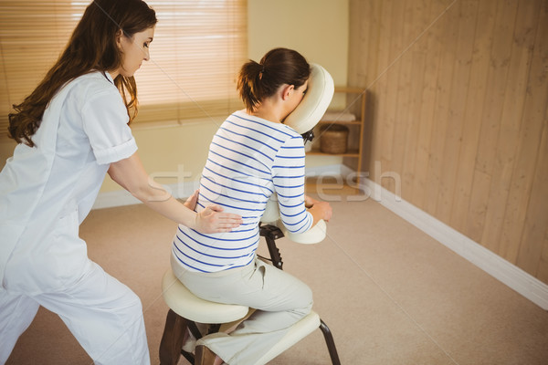 Jeune femme massage président thérapie chambre femme [[stock_photo]] © wavebreak_media