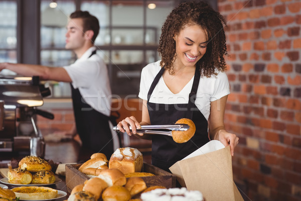 Gülen garson ekmek rulo kahvehane Stok fotoğraf © wavebreak_media