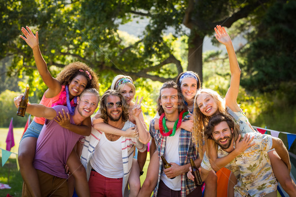Glücklich Freunde posiert zusammen Campingplatz Porträt Stock foto © wavebreak_media