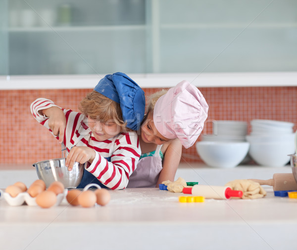 Giovani bambini cottura home famiglia alimentare Foto d'archivio © wavebreak_media