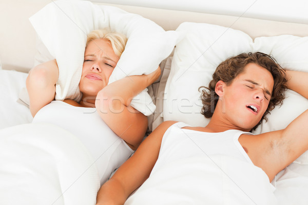 Cuplu in sus dormitor om pat stres Imagine de stoc © wavebreak_media
