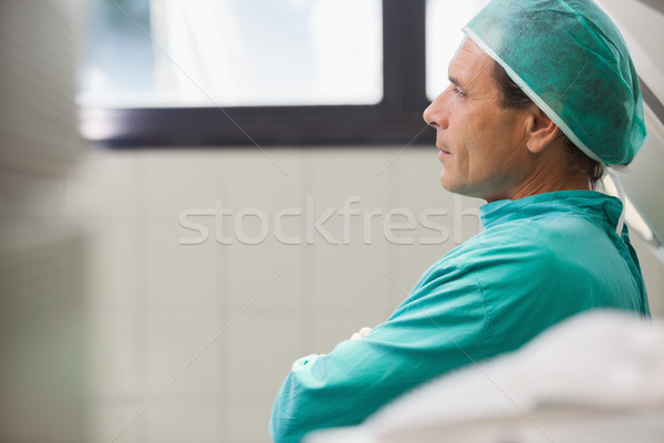 Cirurgião sessão ouvir brasão médico Foto stock © wavebreak_media