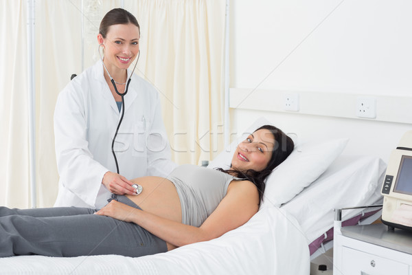 [[stock_photo]]: Heureux · Homme · médecin · femme · enceinte · portrait