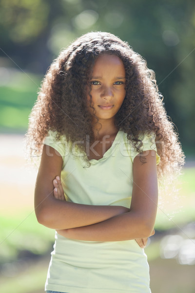 Młoda dziewczyna parku drzewo trawy Zdjęcia stock © wavebreak_media
