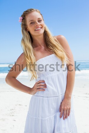 Сток-фото: великолепный · блондинка · улыбаясь · камеры · пляж