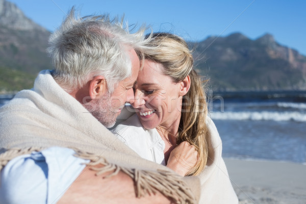 Foto stock: Sorridente · casal · sessão · praia · cobertor