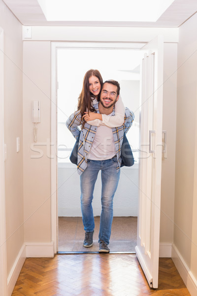 Cute paar lopen deur nieuw huis home Stockfoto © wavebreak_media