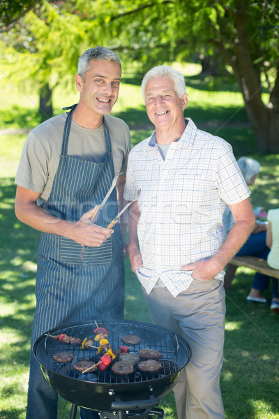 Foto stock: Feliz · homem · churrasco · pai · mulher