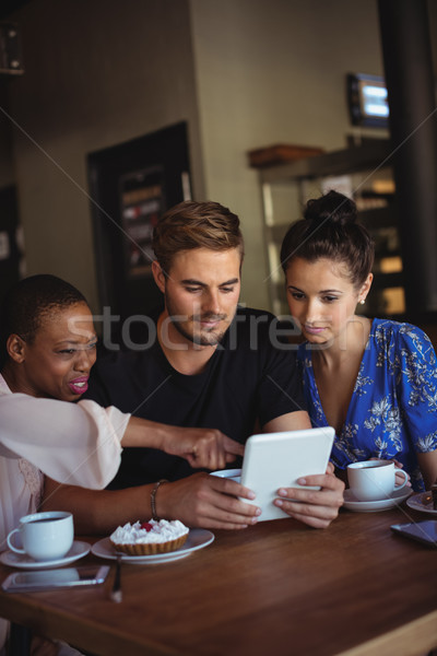 Stok fotoğraf: Arkadaşlar · dijital · tablet · kahvaltı · restoran · kahve