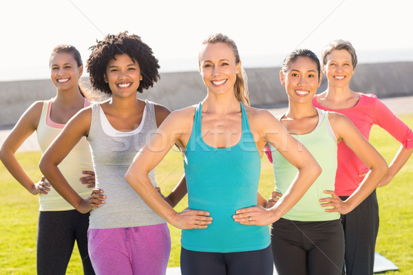 Souriant femmes mains hanches portrait [[stock_photo]] © wavebreak_media