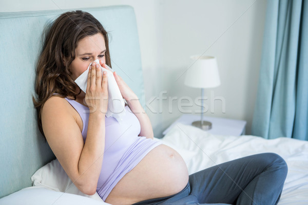 беременная женщина сморкании женщину домой беременна кровать Сток-фото © wavebreak_media