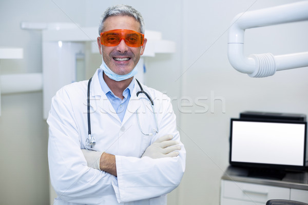 Portrait souriant dentiste permanent dentaires [[stock_photo]] © wavebreak_media