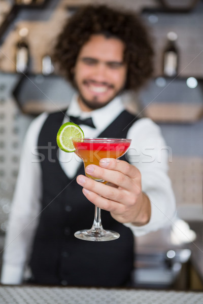 Barman vidrio cóctel bar contra Foto stock © wavebreak_media