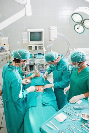 Foto stock: Cirujanos · realizar · operación · teatro · hospital · mujer