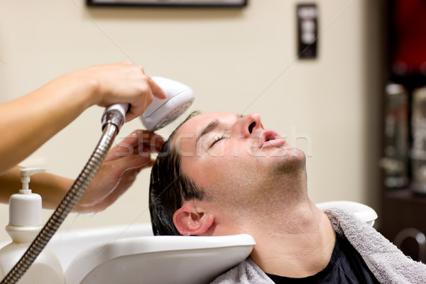 Jeunes homme cheveux salon main Photo stock © wavebreak_media