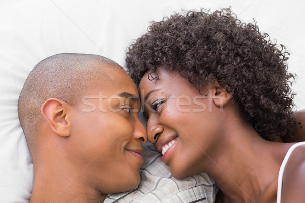 Fericit cuplu pat împreună acasă dormitor Imagine de stoc © wavebreak_media