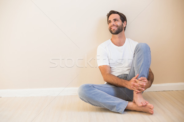 快樂 男子 坐在 地板 新居 牆 商業照片 © wavebreak_media