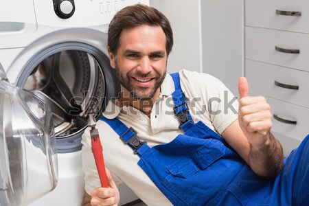 Handyman máquina de lavar roupa cozinha homem trabalhar Foto stock © wavebreak_media