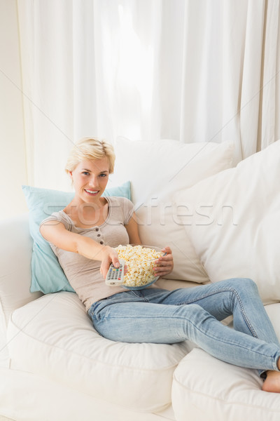 Portrait souriant femme blonde regarder tv manger [[stock_photo]] © wavebreak_media