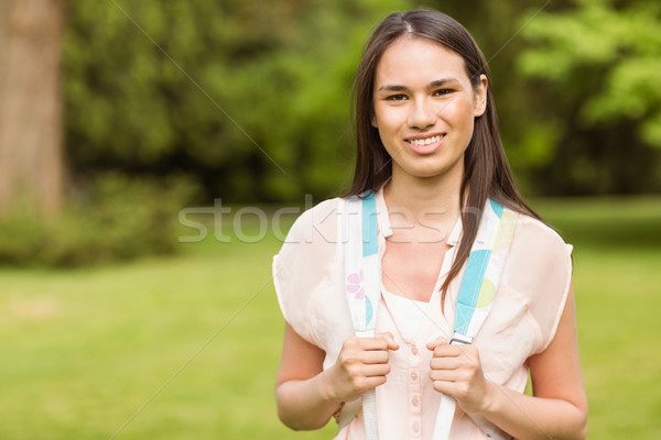 肖像 微笑 學生 肩 袋 公園 商業照片 © wavebreak_media