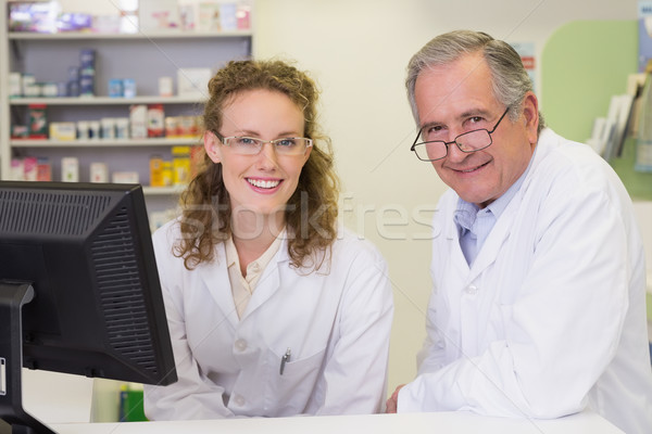 Zespołu uśmiechnięty kamery apteki człowiek medycznych Zdjęcia stock © wavebreak_media