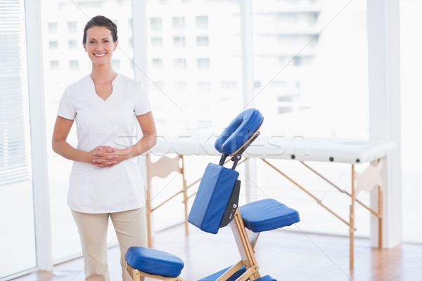 Foto stock: Sonriendo · terapeuta · cámara · médicos · oficina · mujer