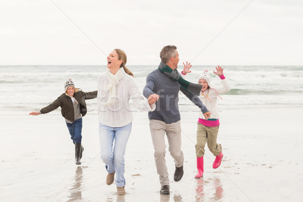 Glückliche Familie genießen nice Tag heraus Strand Stock foto © wavebreak_media