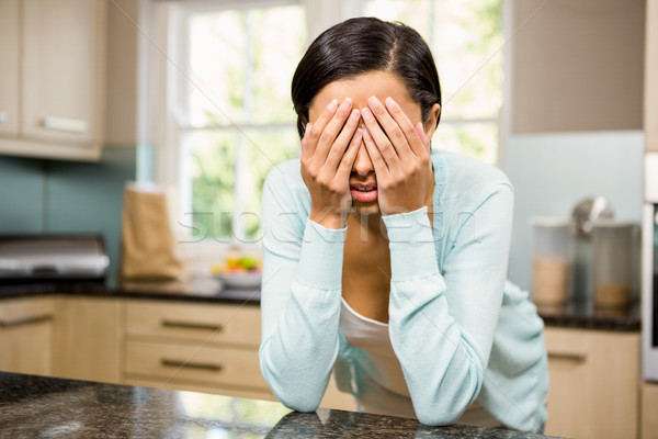 Triest brunette handen gezicht keuken home Stockfoto © wavebreak_media