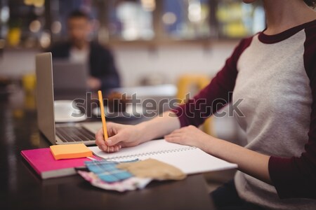 Foto d'archivio: Femminile · executive · lavoro · grafica · tablet · desk