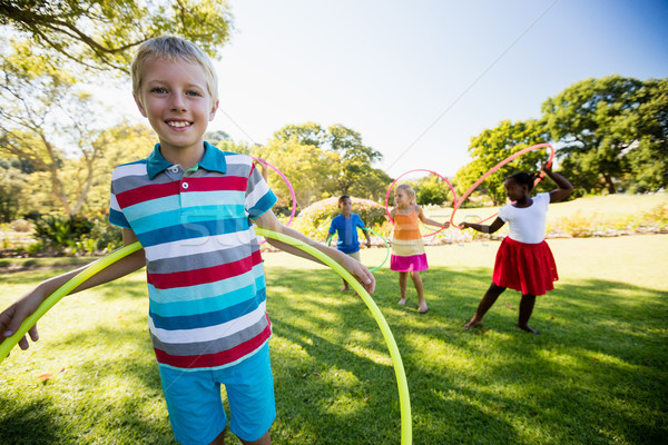 Enfants jouant ensemble parc printemps herbe [[stock_photo]] © wavebreak_media