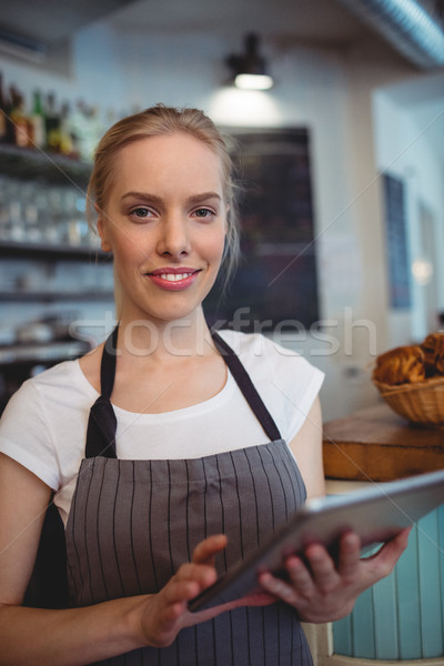 Portre sahip tablet kafe kadın Stok fotoğraf © wavebreak_media