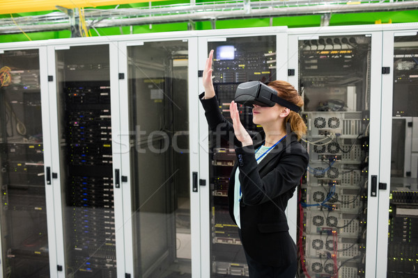 Technicien réalité casque serveur chambre [[stock_photo]] © wavebreak_media