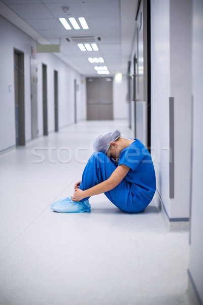 Kobiet pielęgniarki posiedzenia korytarz szpitala kobieta Zdjęcia stock © wavebreak_media